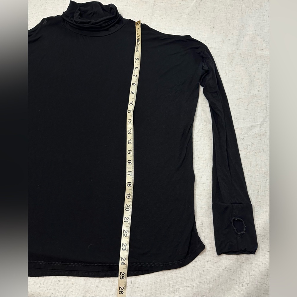 Feel The Piece Black Top - Picture 8 of 10
